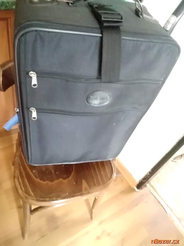 Černý,cestovní kufr na kolečkách