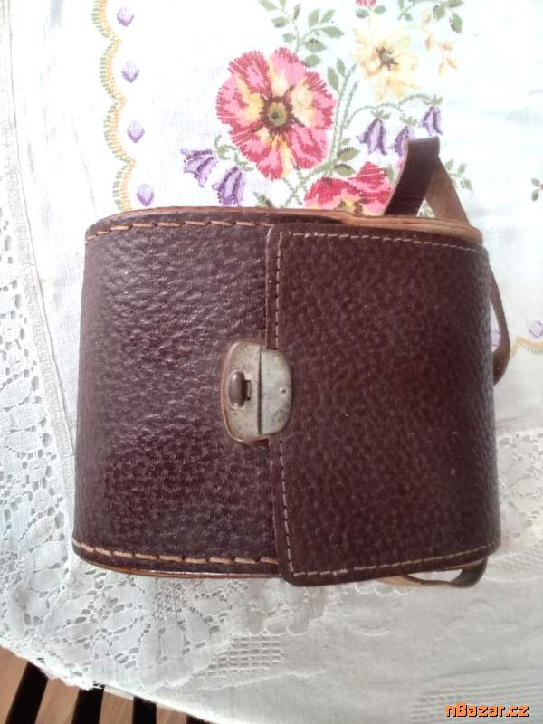 Starý fotoaparát zn.Pionýr s kož.brašnou Starý fotoaparát zn.Pionýr s kož.brašnou