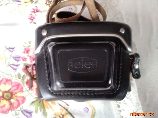 Starý fotoaparát Beirette K100 s brašnou Starý fotoaparát Beirette K100 s brašnou