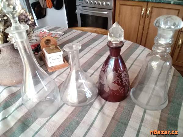 4x staré karafy na víno