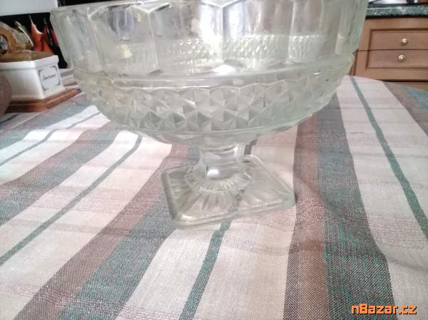 stará, skleněná mísa na noze
