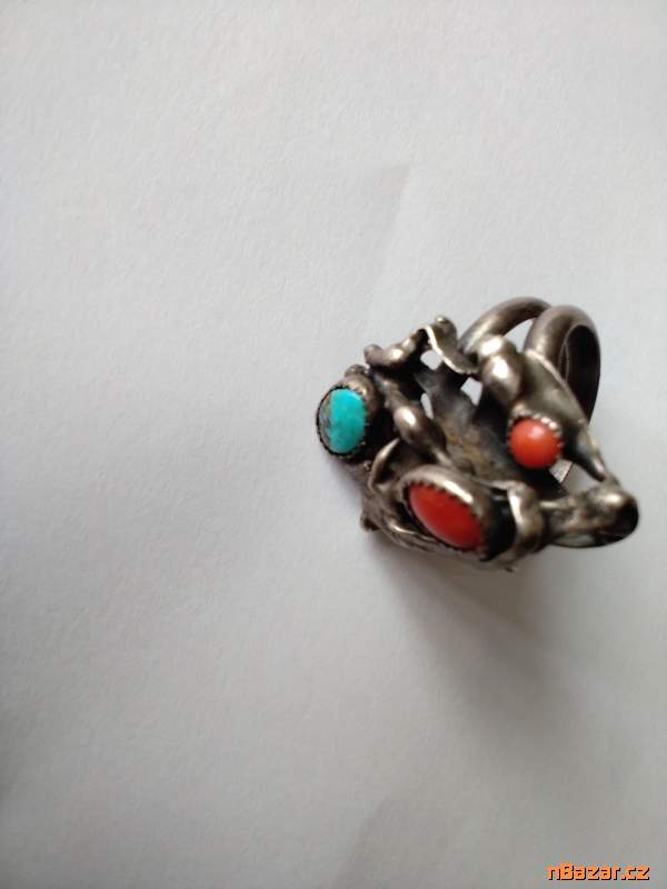 starý, stříbrný prsten s kameny starý, stříbrný prsten s kameny