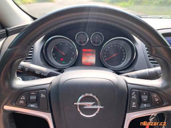 Opel Insignia, r.v. 2012, 4x4, 195 koní, 120.000Kč