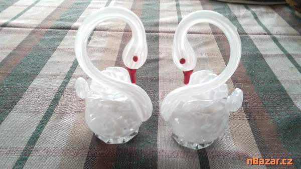 staré skleněné labutě