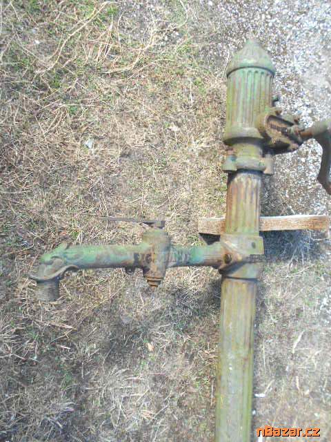 ruční historická pumpa Sigmund