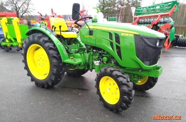 John Deere 3028EN