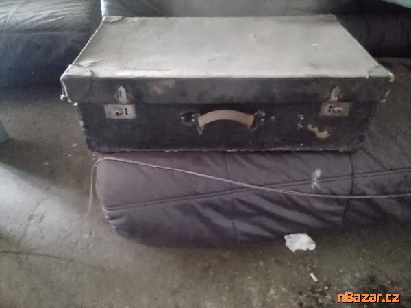 starý velký kufr z půdy (50tá léta)