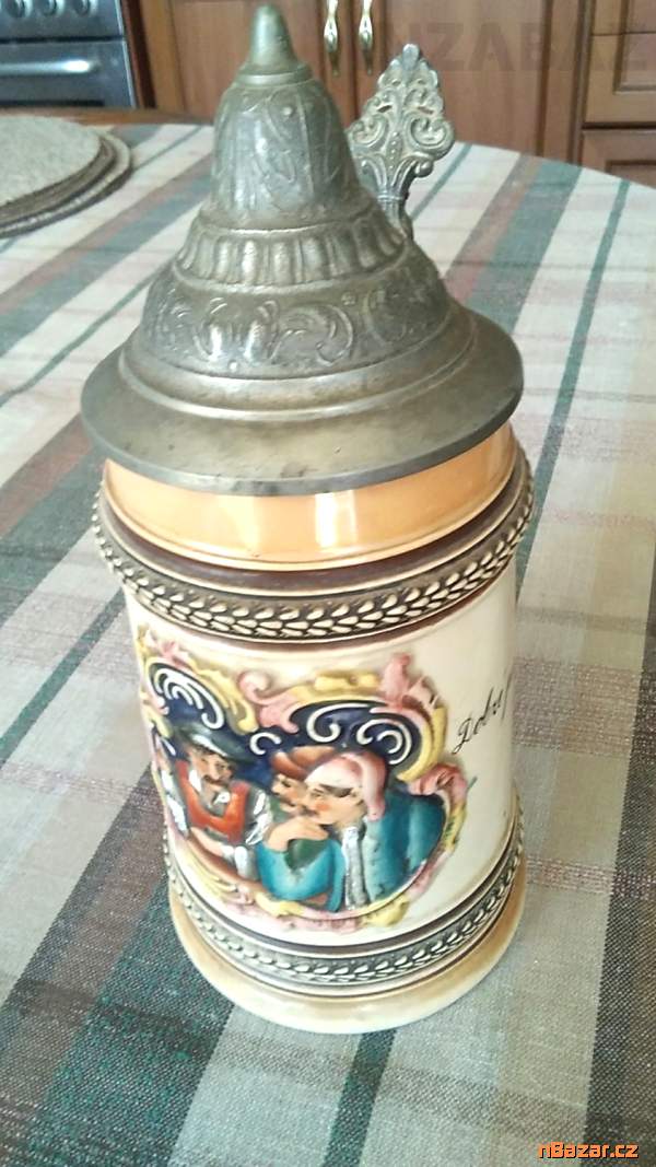 starý, keramický korbel s cínovým víčkem