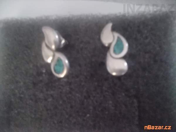 staré, stříbrné naušničky s tyrkysovým kamínkem staré, stříbrné naušničky s tyrkysovým kamínkem