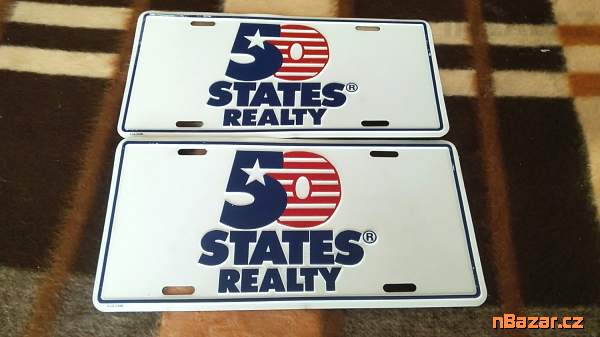 dvě americké, plechové tabule